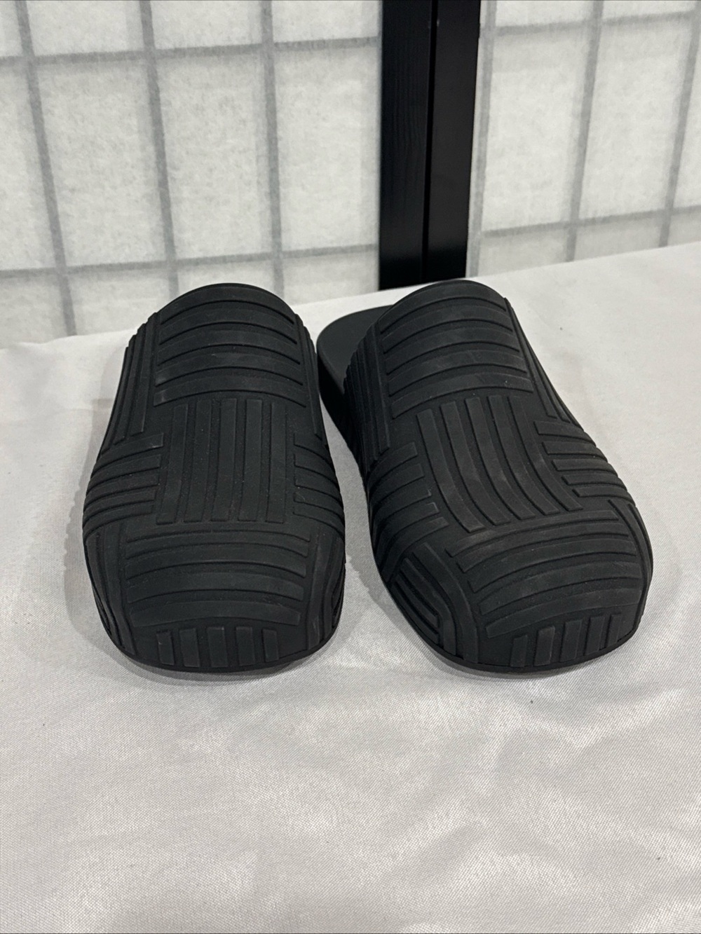 Bottega Veneta Rubber Slide Sandals Black Texture Slides Men’s US 9 EU 40 - Picture 5 of 9
